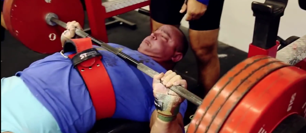 lifting head during eccentric portion of bench press